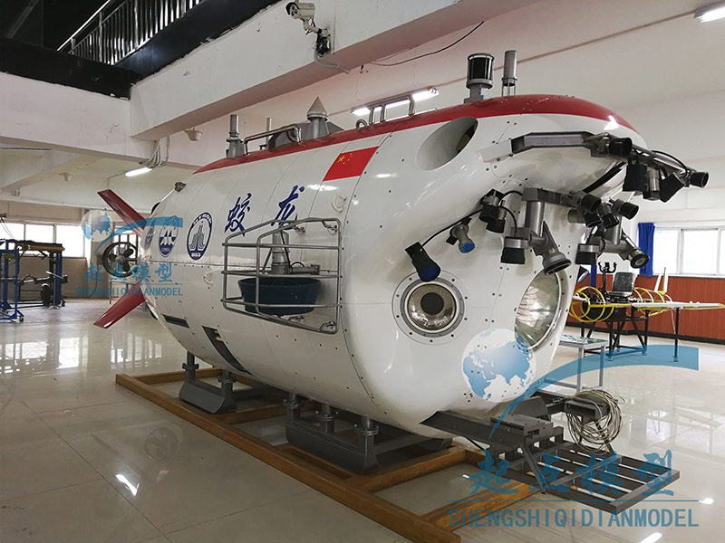 蛟龍?zhí)栞d人潛水器模型